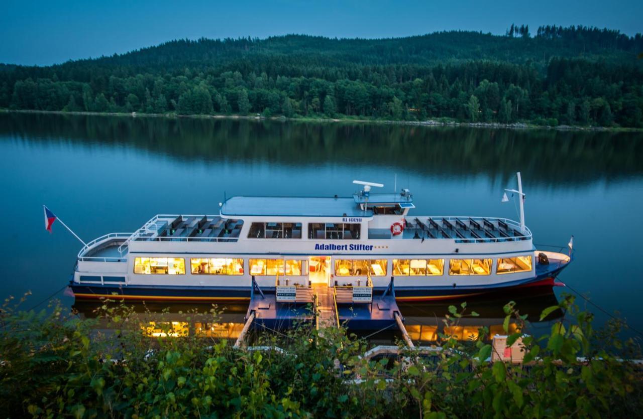 Ferienwohnung Lipno Riviera - Mysi V Bote Lipno nad Vltavou Exterior foto